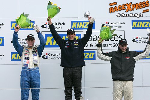 Simon Knap op podium naast Jeroen Bleekemolen